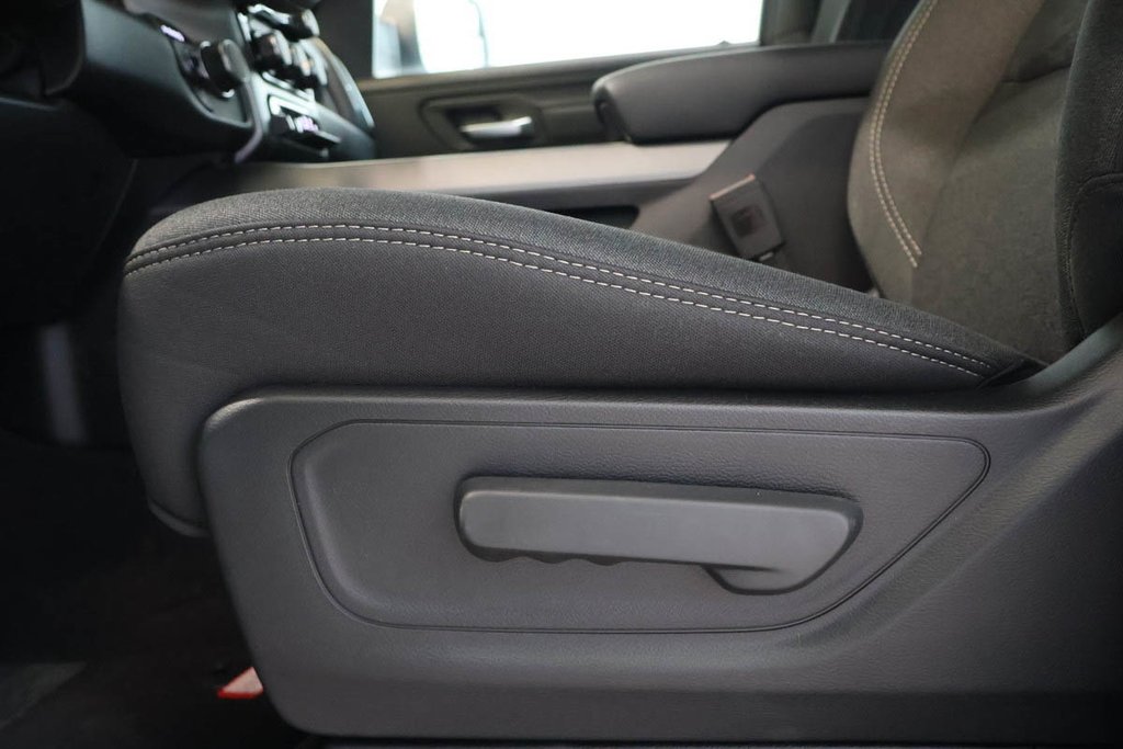 2026 Ram 1500 EXPRESS in Terrebonne, Quebec - 9 - w1024h768px