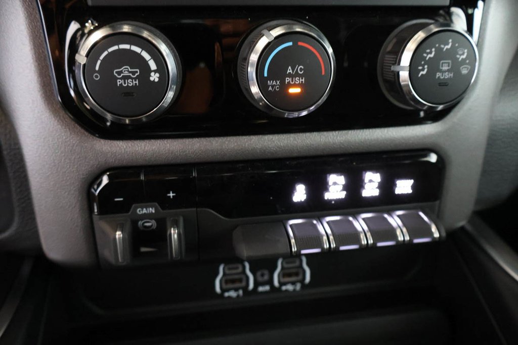 2026 Ram 1500 EXPRESS in Terrebonne, Quebec - 17 - w1024h768px
