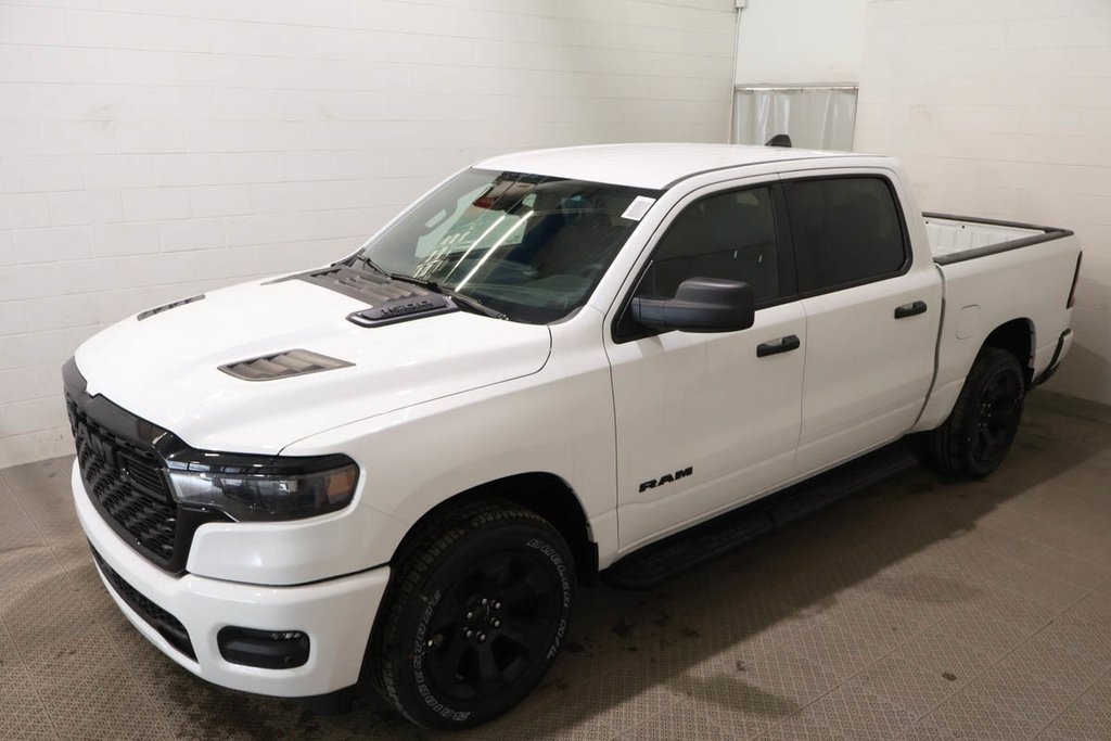 2026 Ram 1500 EXPRESS in Terrebonne, Quebec - 3 - w1024h768px