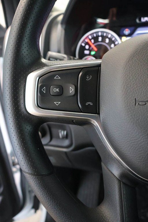 2026 Ram 1500 EXPRESS in Terrebonne, Quebec - 12 - w1024h768px