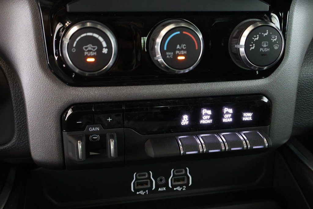 2026 Ram 1500 EXPRESS in Terrebonne, Quebec - 13 - w1024h768px