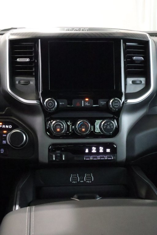 2026 Ram 1500 EXPRESS in Terrebonne, Quebec - 12 - w1024h768px
