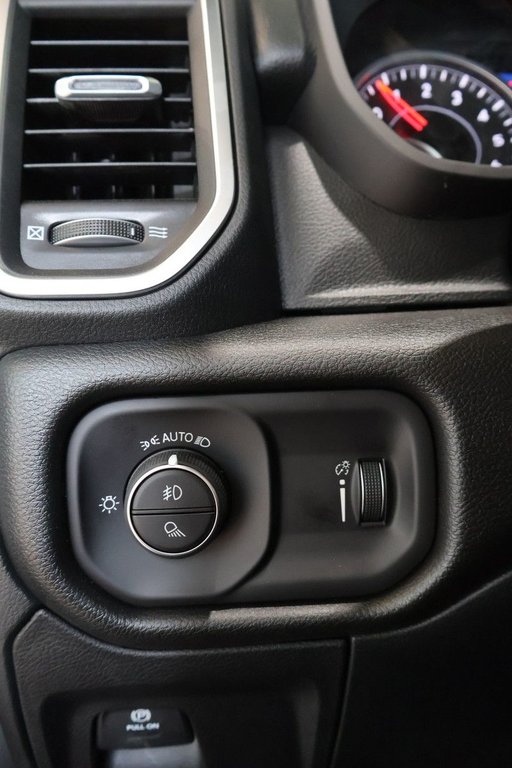 2026 Ram 1500 EXPRESS in Terrebonne, Quebec - 14 - w1024h768px