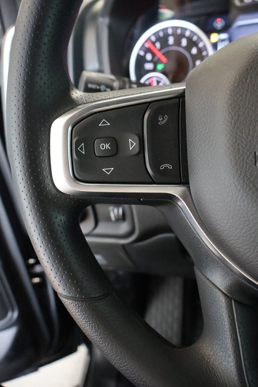 2026 Ram 1500 EXPRESS in Terrebonne, Quebec - 9 - w1024h768px
