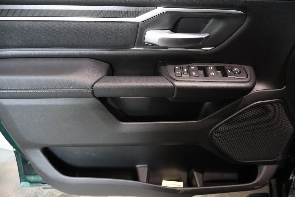 2026 Ram 1500 BIG HORN in Terrebonne, Quebec - 20 - w1024h768px
