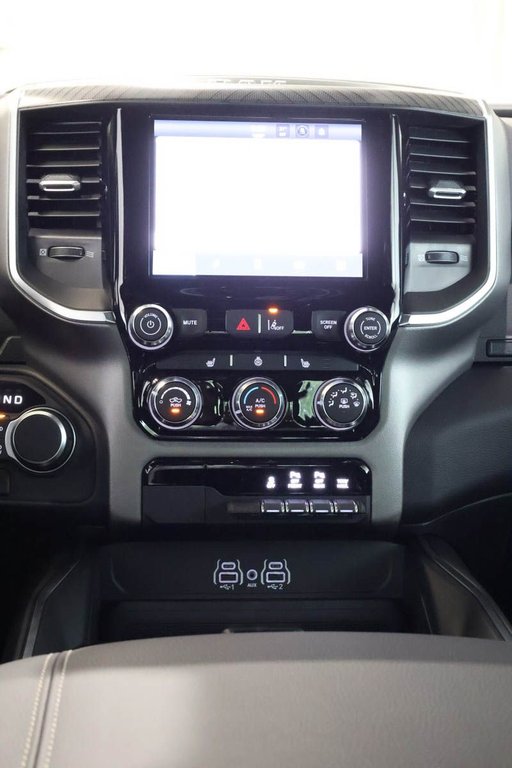 2026 Ram 1500 BIG HORN in Terrebonne, Quebec - 16 - w1024h768px