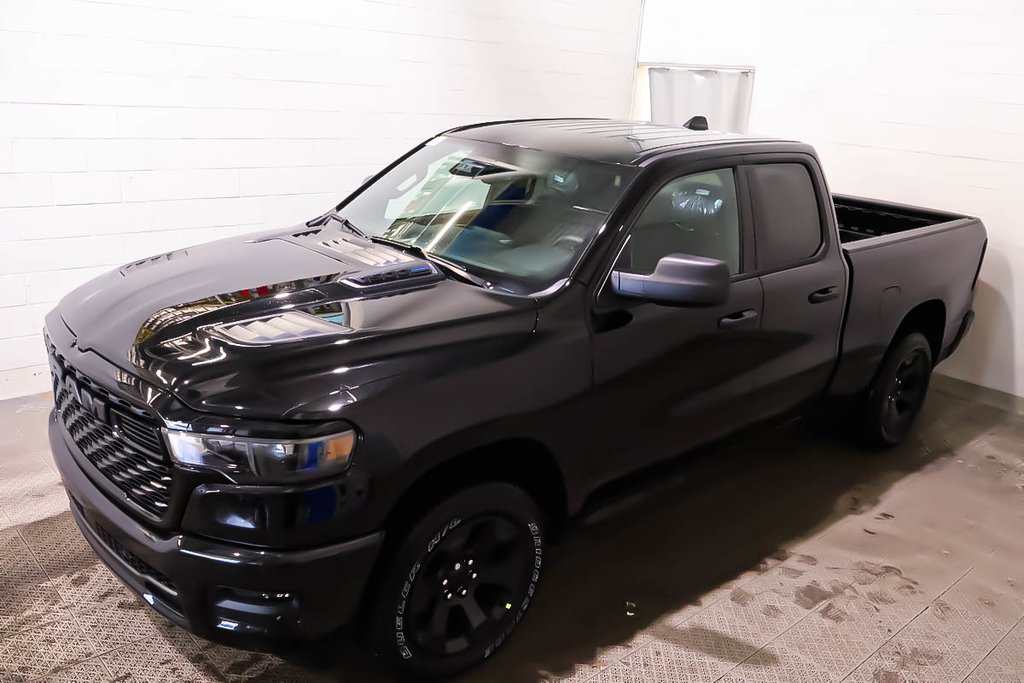 2026 Ram 1500 EXPRESS in Terrebonne, Quebec - 3 - w1024h768px