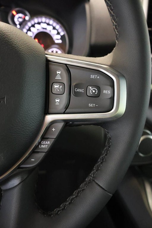2026 Ram 1500 BIG HORN in Terrebonne, Quebec - 13 - w1024h768px