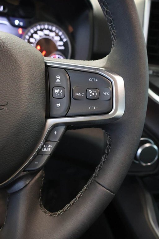 2026 Ram 1500 BIG HORN in Terrebonne, Quebec - 13 - w1024h768px