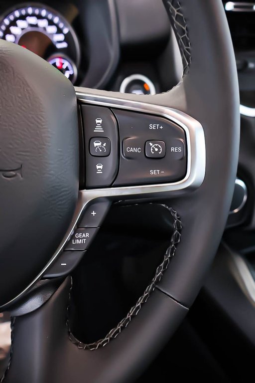 2026 Ram 1500 BIG HORN in Terrebonne, Quebec - 13 - w1024h768px