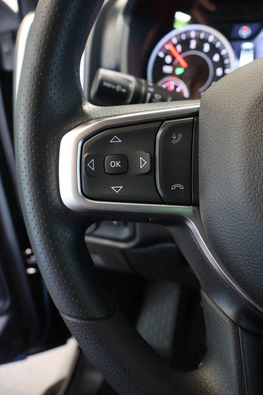 2026 Ram 1500 EXPRESS in Terrebonne, Quebec - 12 - w1024h768px