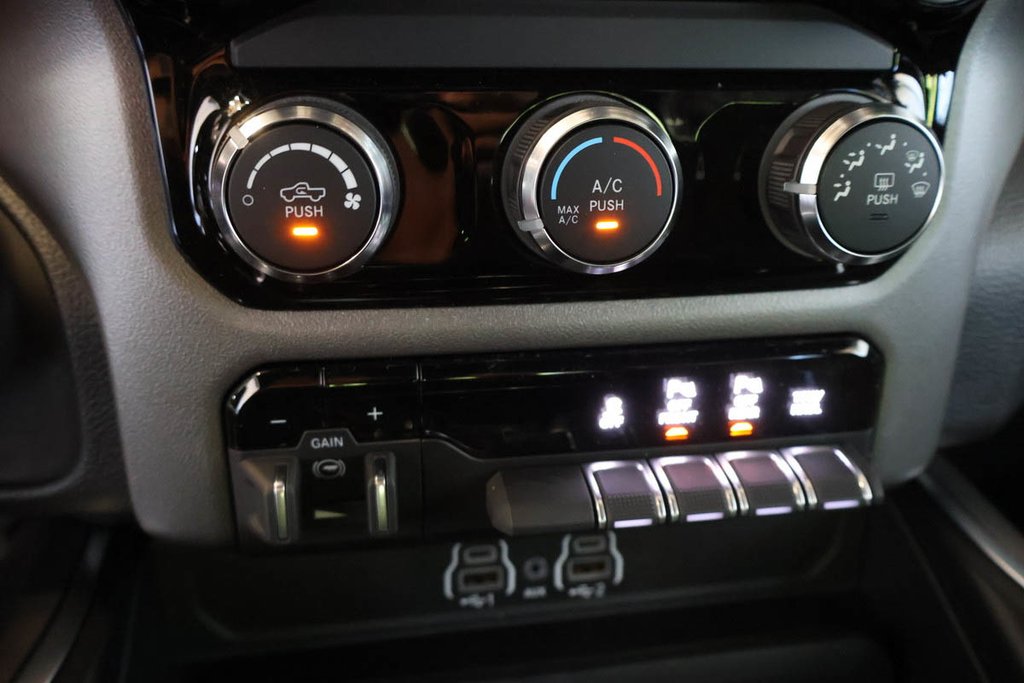2026 Ram 1500 EXPRESS in Terrebonne, Quebec - 17 - w1024h768px
