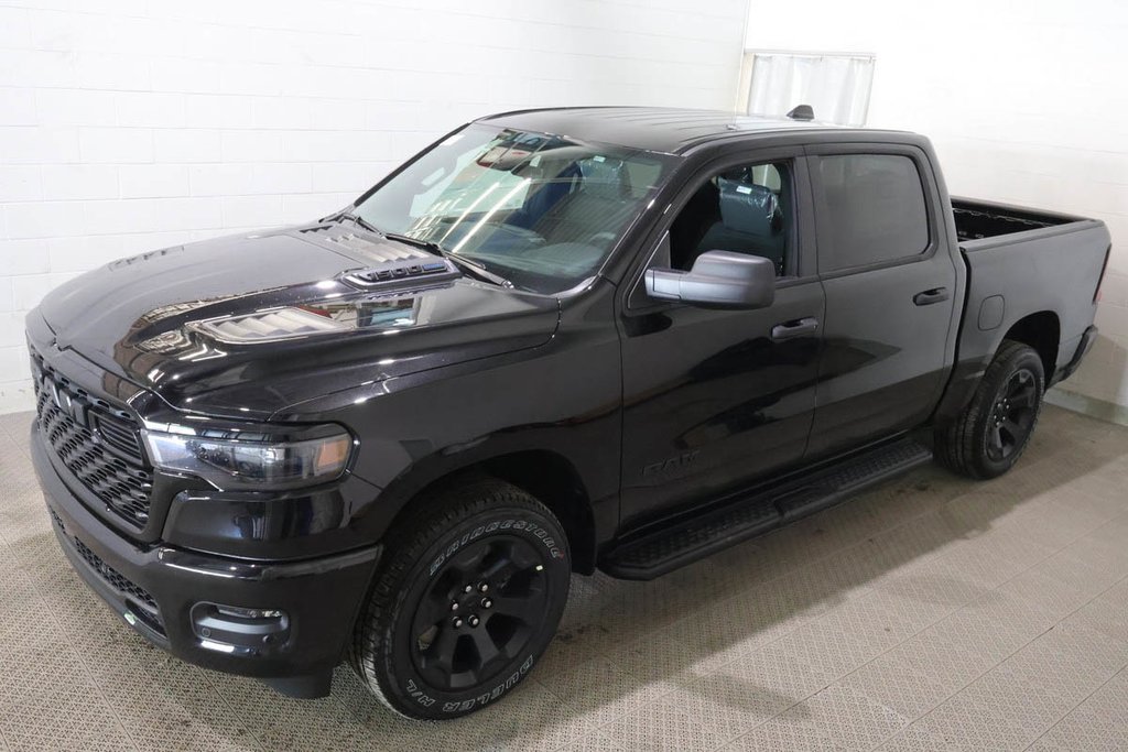 2026 Ram 1500 EXPRESS in Terrebonne, Quebec - 3 - w1024h768px