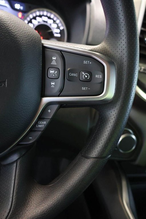 2026 Ram 1500 EXPRESS in Terrebonne, Quebec - 13 - w1024h768px