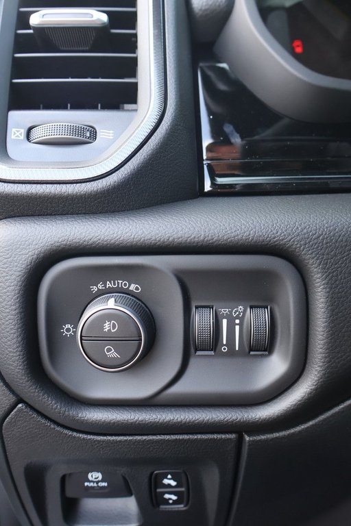 2026 Ram 1500 SPORT in Terrebonne, Quebec - 18 - w1024h768px