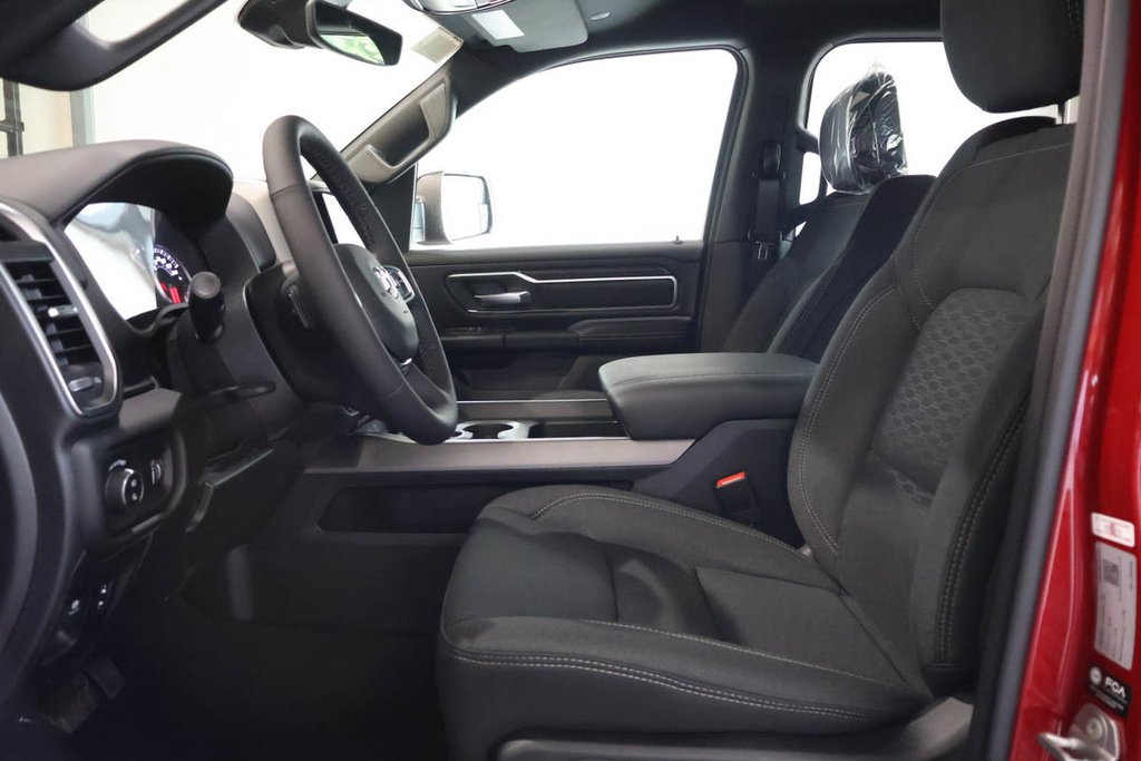 2026 Ram 1500 BIG HORN in Terrebonne, Quebec - 8 - w1024h768px
