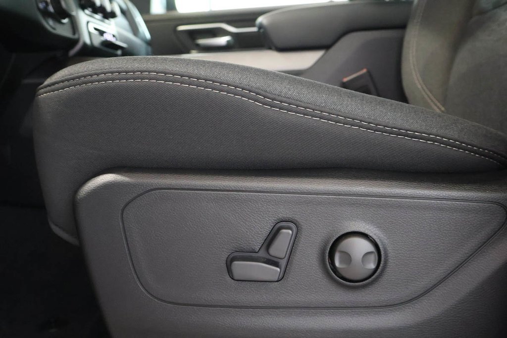 2026 Ram 1500 BIG HORN in Terrebonne, Quebec - 9 - w1024h768px