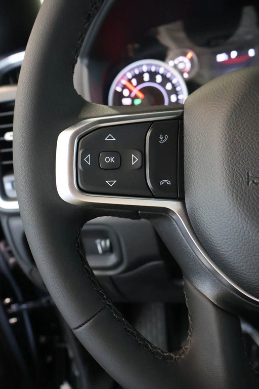 2026 Ram 1500 BIG HORN in Terrebonne, Quebec - 12 - w1024h768px
