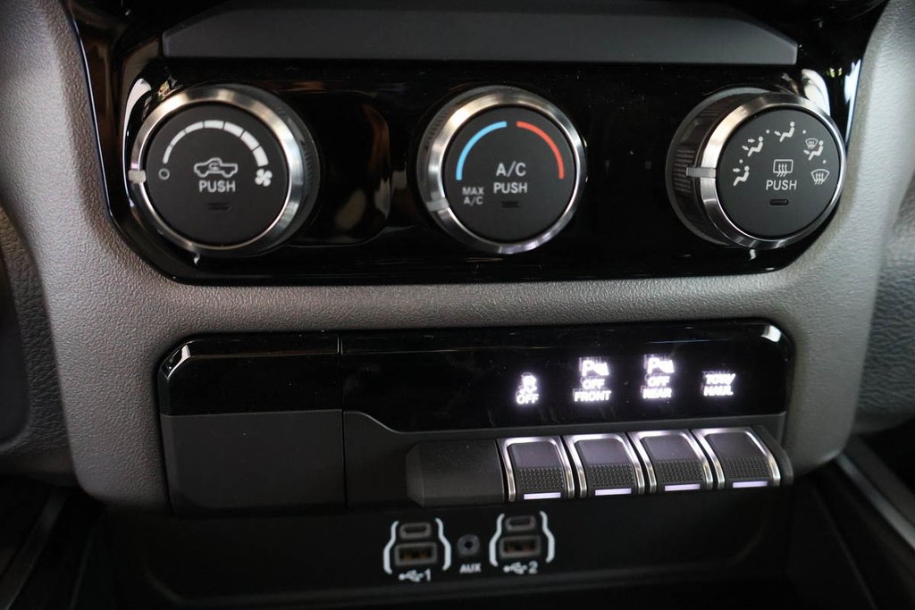 2026 Ram 1500 EXPRESS in Terrebonne, Quebec - 17 - w1024h768px