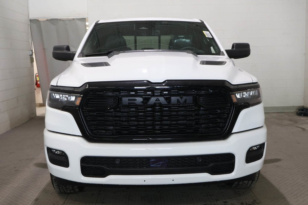 2026 Ram 1500 EXPRESS in Terrebonne, Quebec - 2 - w1024h768px