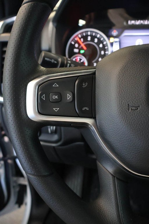 2026 Ram 1500 EXPRESS in Terrebonne, Quebec - 12 - w1024h768px