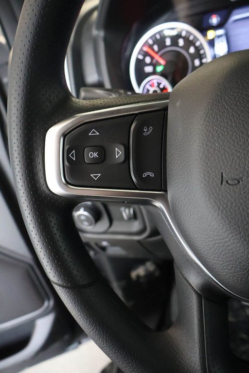 2026 Ram 1500 EXPRESS in Terrebonne, Quebec - 12 - w1024h768px