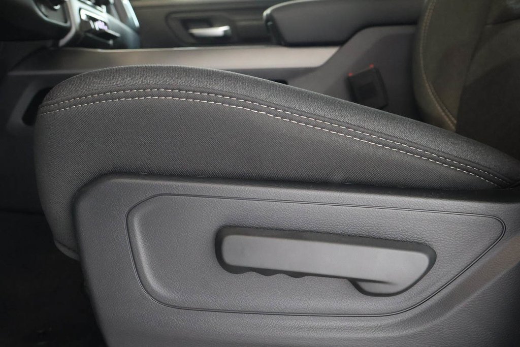 2026 Ram 1500 EXPRESS in Terrebonne, Quebec - 9 - w1024h768px