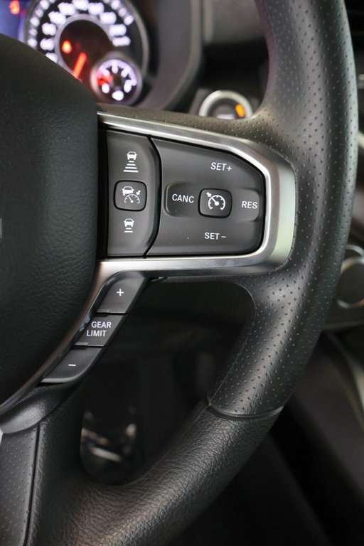 2026 Ram 1500 EXPRESS in Terrebonne, Quebec - 13 - w1024h768px