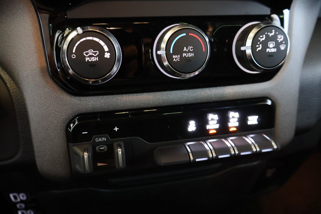 2026 Ram 1500 WARLOCK in Terrebonne, Quebec - 18 - w1024h768px