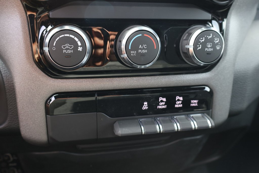 Ram 1500 EXPRESS 2026 à Terrebonne, Québec - 17 - w1024h768px