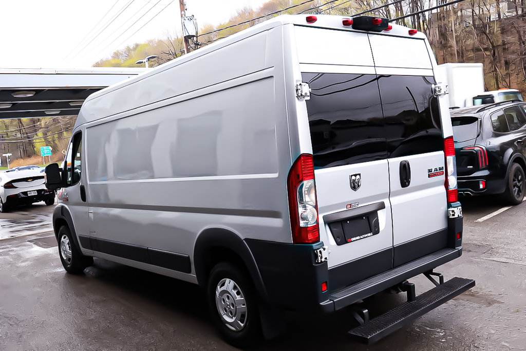 2017 Ram 2500 CARGO VAN 159 WB + HIGH ROOF + V6 in Terrebonne, Quebec - 5 - w1024h768px