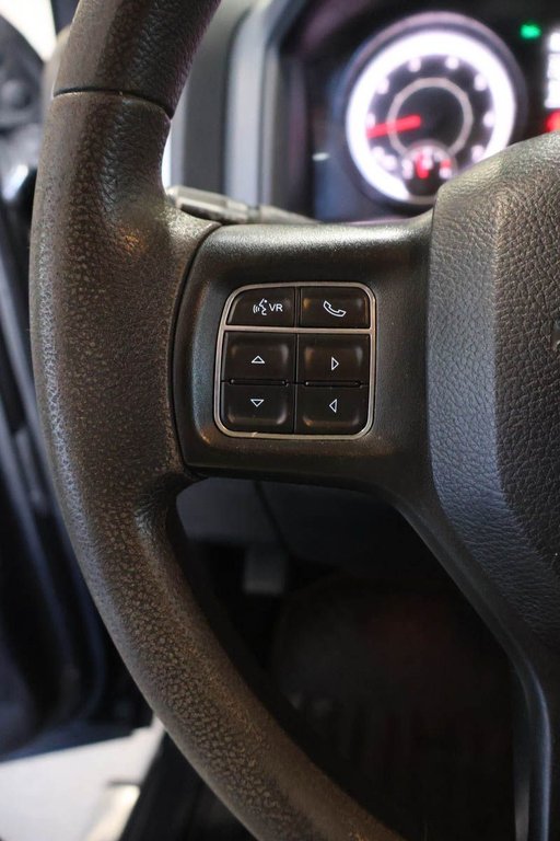 Ram 2500 SLT + 4X4 + CREW CAB + V8 HEMI 6.4L + ALLURE NOIRE 2018 à Terrebonne, Québec - 12 - w1024h768px