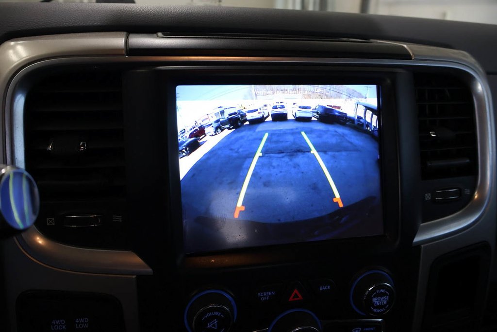 Ram 2500 SLT + 4X4 + CREW CAB + V8 HEMI 6.4L + ALLURE NOIRE 2018 à Terrebonne, Québec - 16 - w1024h768px