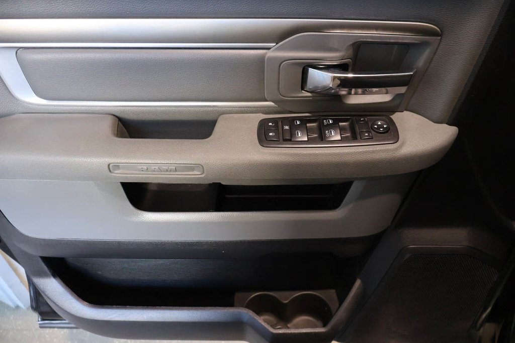 Ram 2500 SLT + 4X4 + CREW CAB + V8 HEMI 6.4L + ALLURE NOIRE 2018 à Terrebonne, Québec - 19 - w1024h768px