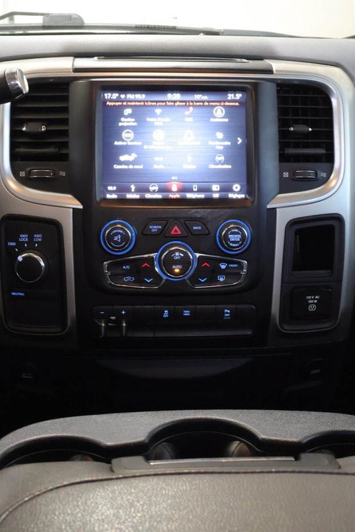 Ram 2500 SLT + 4X4 + CREW CAB + V8 HEMI 6.4L + ALLURE NOIRE 2018 à Terrebonne, Québec - 15 - w1024h768px