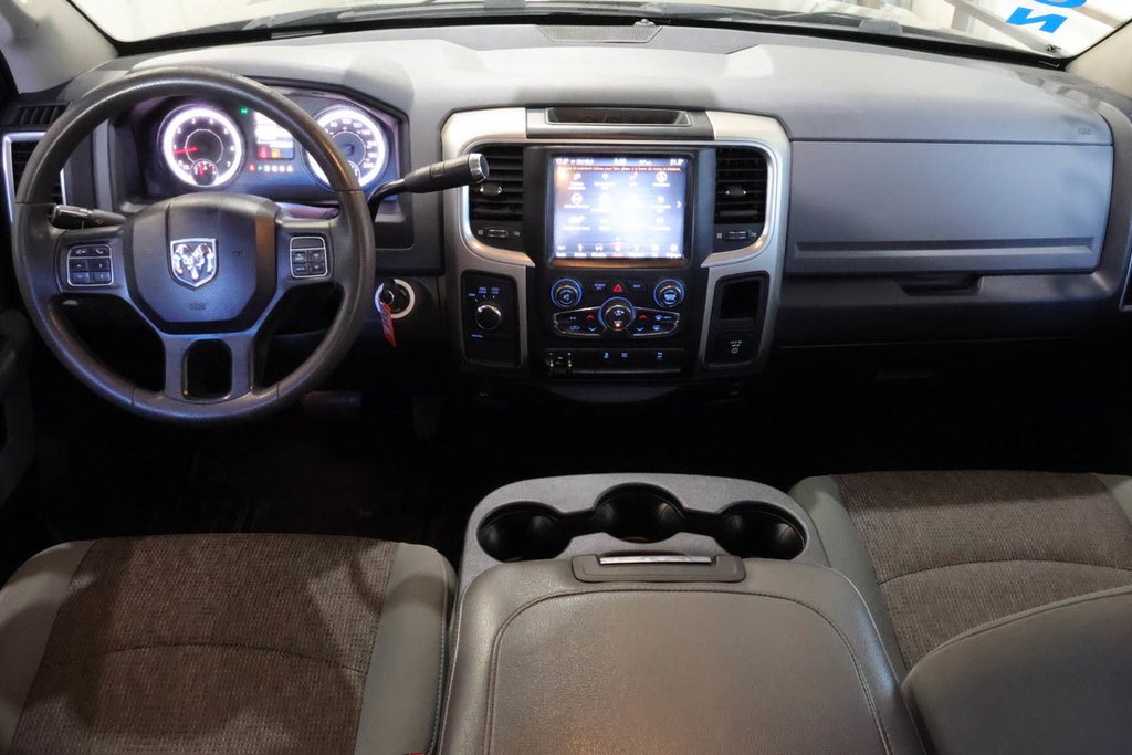 Ram 2500 SLT + 4X4 + CREW CAB + V8 HEMI 6.4L + ALLURE NOIRE 2018 à Terrebonne, Québec - 10 - w1024h768px