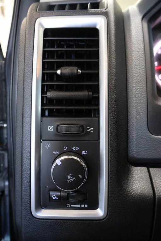 Ram 2500 SLT + 4X4 + CREW CAB + V8 HEMI 6.4L + ALLURE NOIRE 2018 à Terrebonne, Québec - 18 - w1024h768px