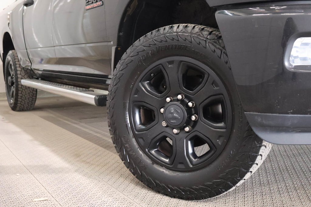 Ram 2500 SLT + 4X4 + CREW CAB + V8 HEMI 6.4L + ALLURE NOIRE 2018 à Terrebonne, Québec - 7 - w1024h768px