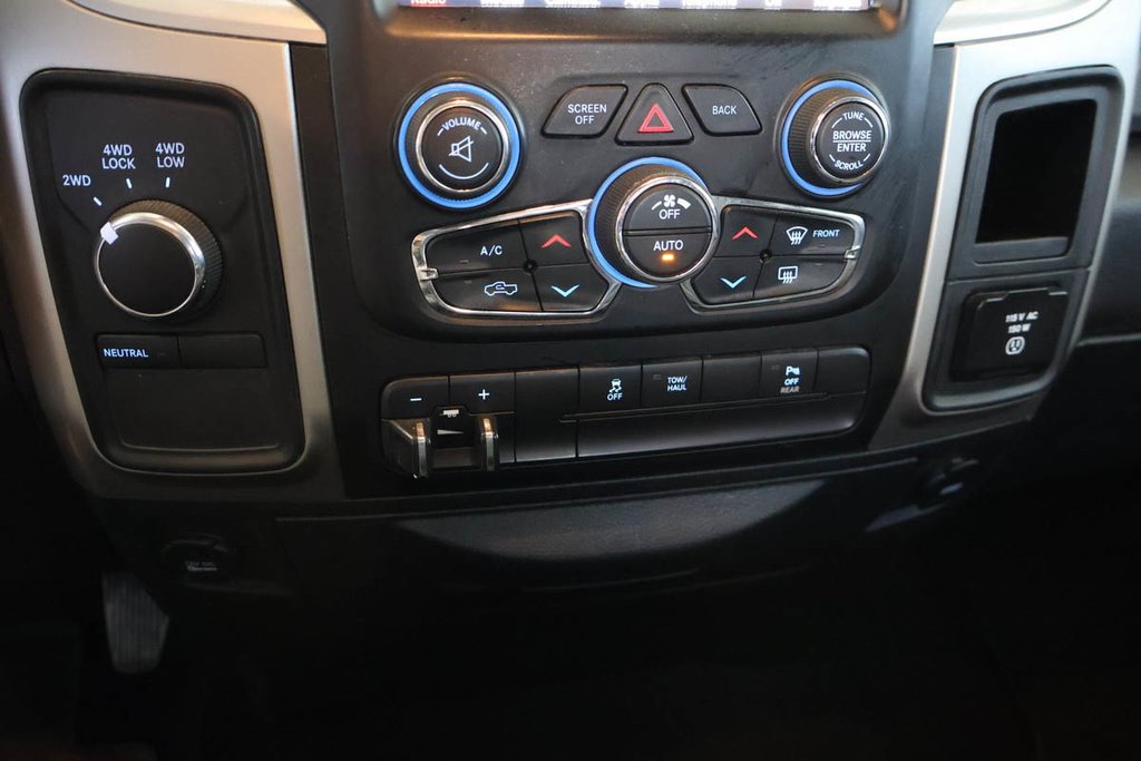 Ram 2500 SLT + 4X4 + CREW CAB + V8 HEMI 6.4L + ALLURE NOIRE 2018 à Terrebonne, Québec - 17 - w1024h768px