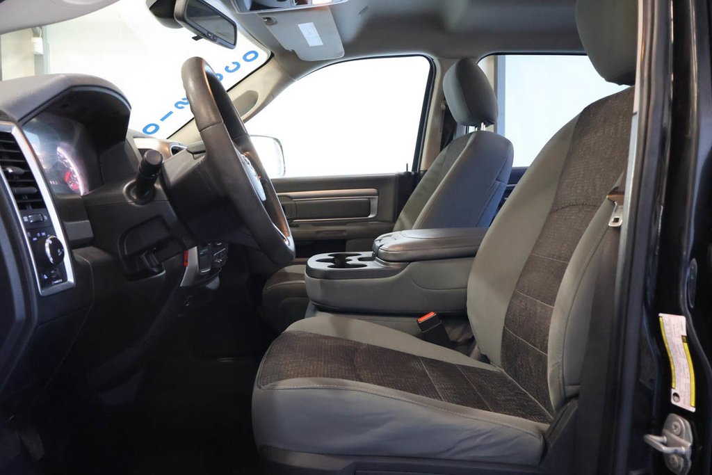 Ram 2500 SLT + 4X4 + CREW CAB + V8 HEMI 6.4L + ALLURE NOIRE 2018 à Terrebonne, Québec - 8 - w1024h768px