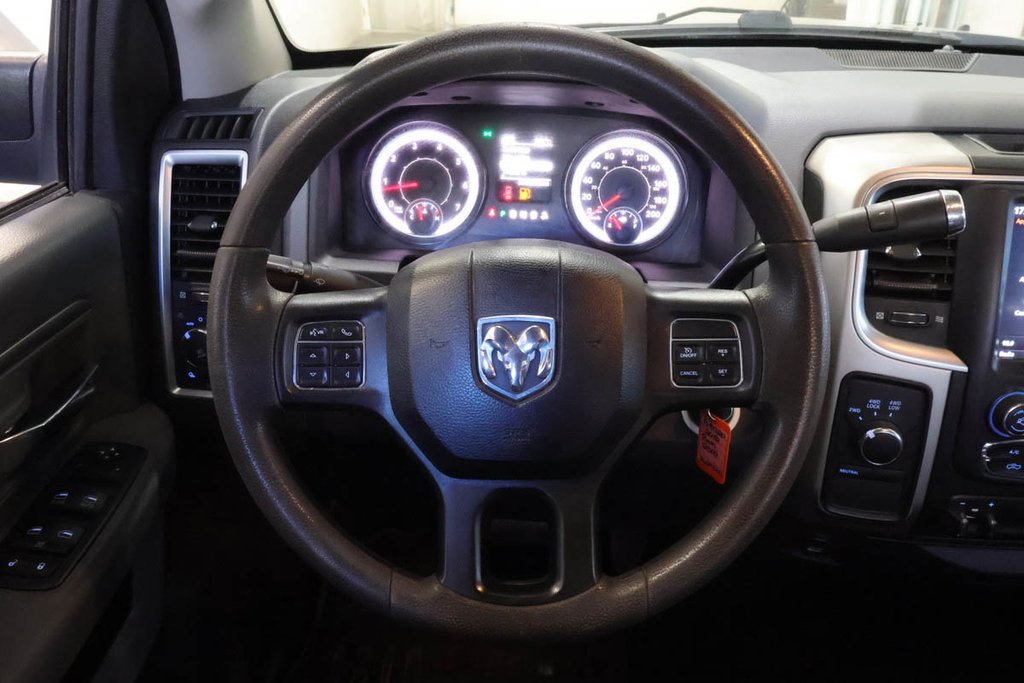 Ram 2500 SLT + 4X4 + CREW CAB + V8 HEMI 6.4L + ALLURE NOIRE 2018 à Terrebonne, Québec - 11 - w1024h768px