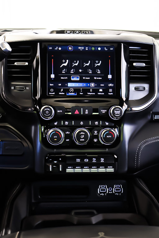 2023 Ram 2500 LIMITED + DIESEL + NIGHT ED + 4X4 + CREW CAB in Terrebonne, Quebec - 22 - w1024h768px