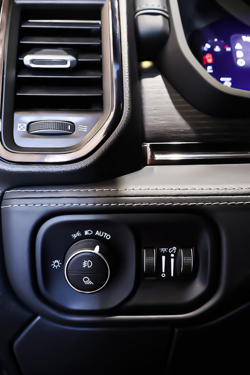 2023 Ram 2500 LIMITED + DIESEL + NIGHT ED + 4X4 + CREW CAB in Terrebonne, Quebec - 27 - w1024h768px