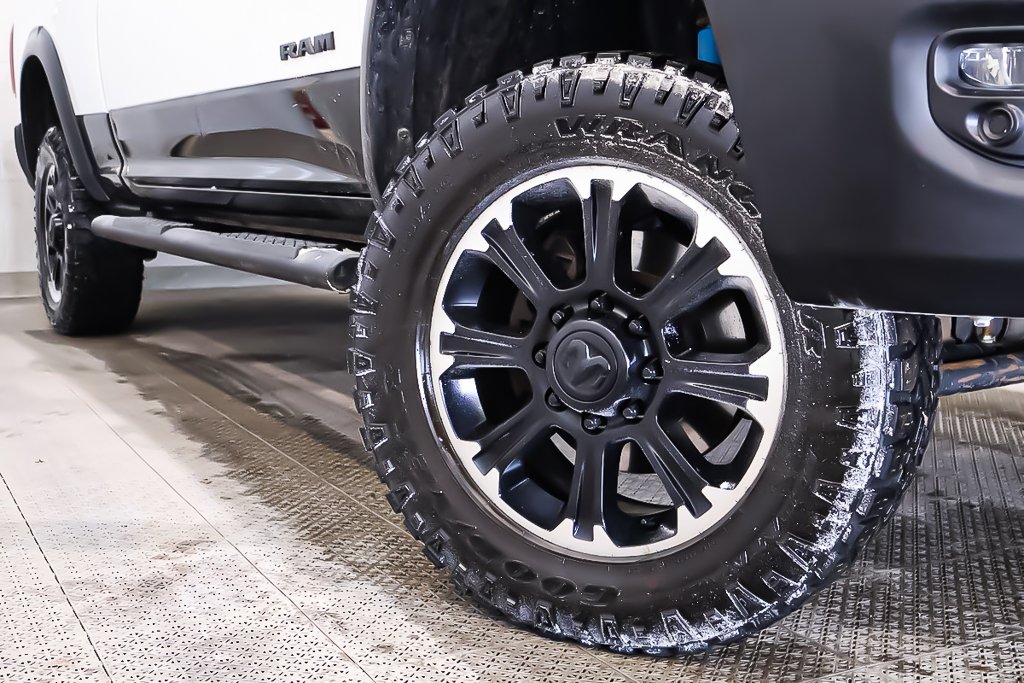 2023 Ram 2500 REBEL + 4X4 CREW CAB + V8 HEMI 6.4L in Terrebonne, Quebec - 9 - w1024h768px