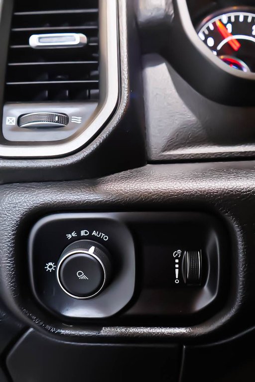 2023 Ram 2500 TRADESMAN + 4X4 + CREW CAB + DIESEL in Terrebonne, Quebec - 25 - w1024h768px