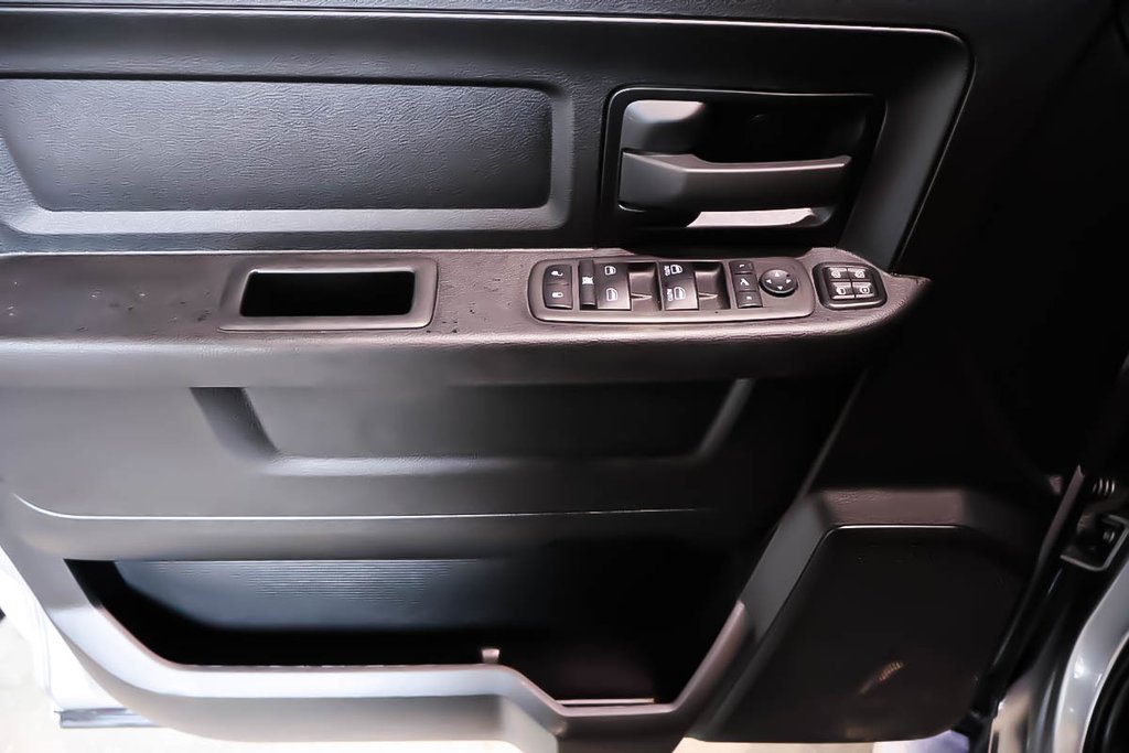 2023 Ram 2500 TRADESMAN + 4X4 + CREW CAB + DIESEL in Terrebonne, Quebec - 26 - w1024h768px