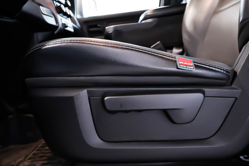 2023 Ram 2500 TRADESMAN + 4X4 + CREW CAB + DIESEL in Terrebonne, Quebec - 11 - w1024h768px