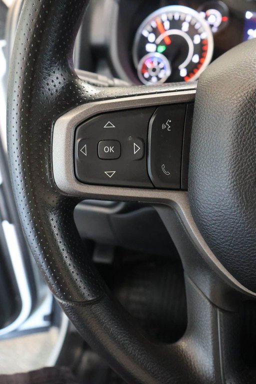 Ram 2500 TRADESMAN  + 4X4 + CREW CAB + DIESEL + BOITE 8' 2023 à Terrebonne, Québec - 14 - w1024h768px
