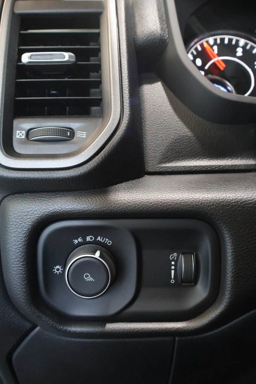Ram 2500 TRADESMAN  + 4X4 + CREW CAB + DIESEL + BOITE 8' 2023 à Terrebonne, Québec - 23 - w1024h768px