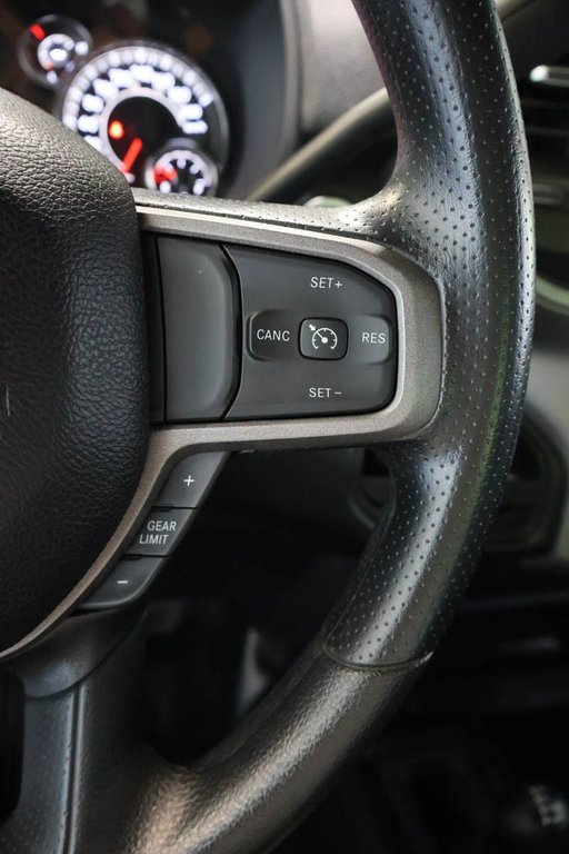 Ram 2500 TRADESMAN  + 4X4 + CREW CAB + DIESEL + BOITE 8' 2023 à Terrebonne, Québec - 15 - w1024h768px